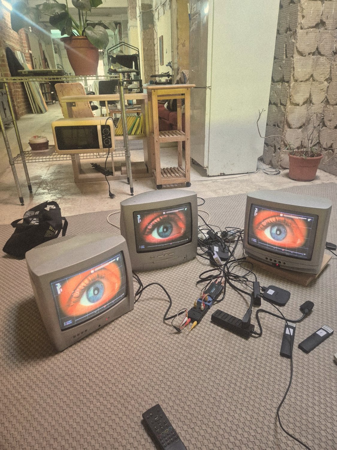 Instalación audiovisual con televisores en Sala Tres